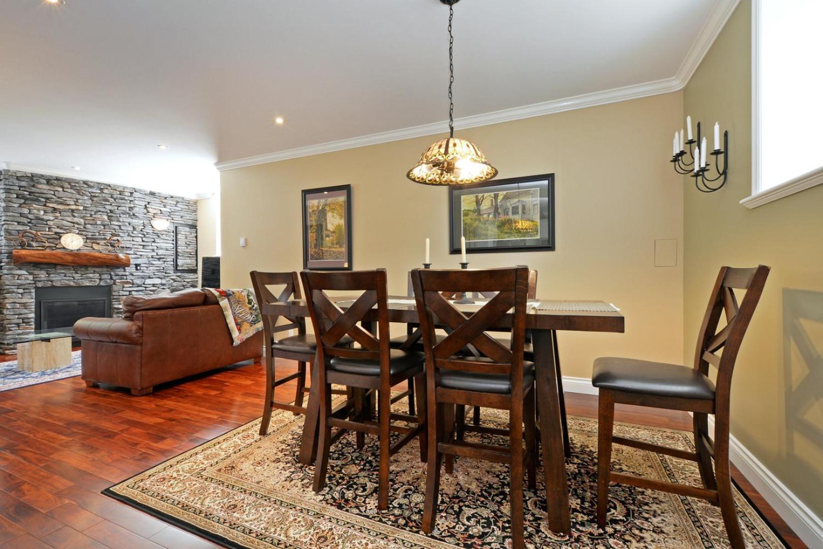 Upscale Character With Luxurious Amenities Holiday home Victoria