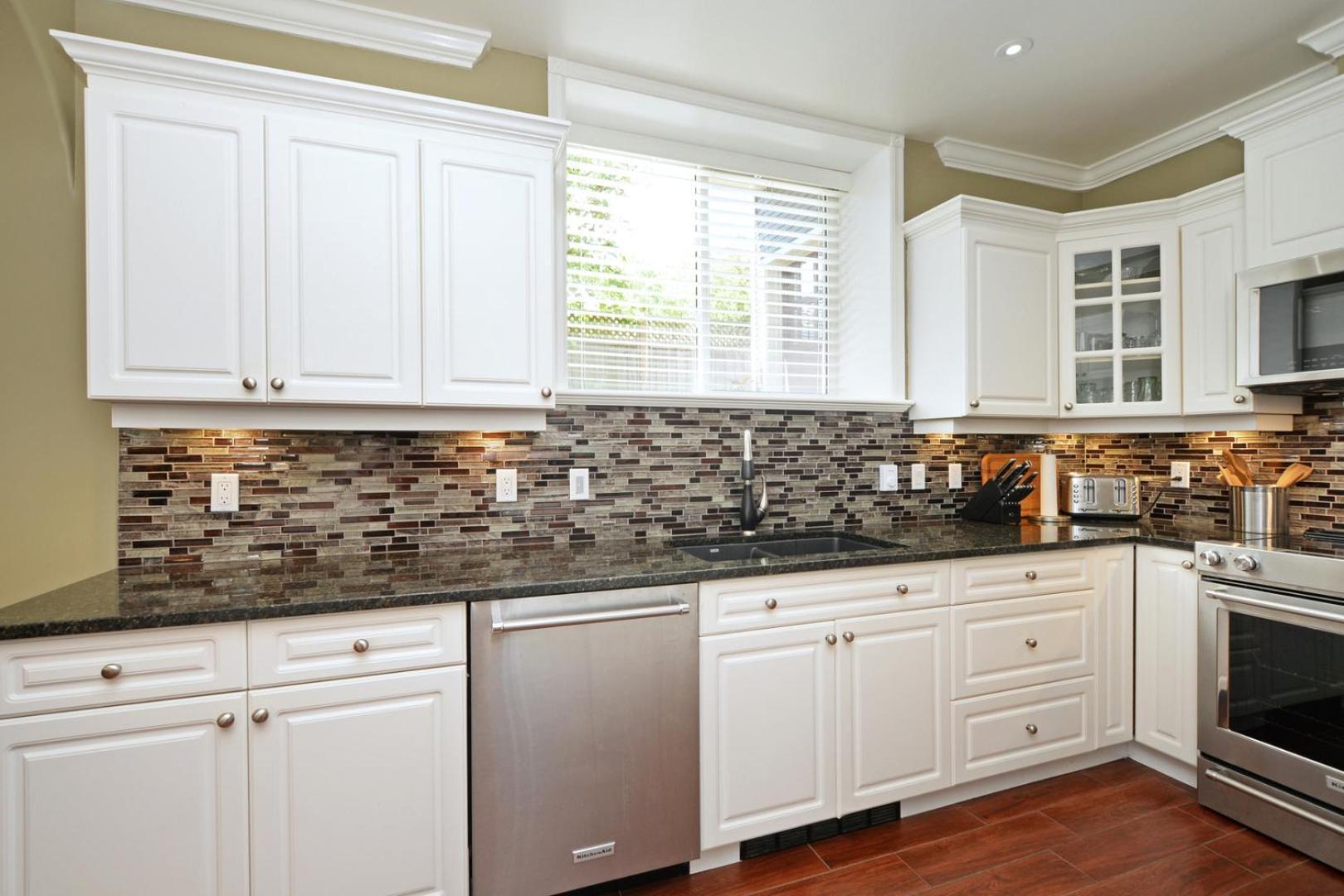 Upscale Character With Luxurious Amenities * Victoria