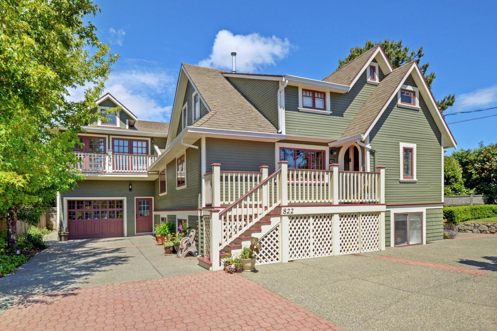 Upscale Character With Luxurious Amenities