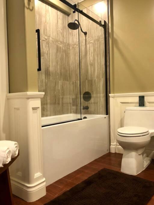 Upscale Character With Luxurious Amenities * Victoria